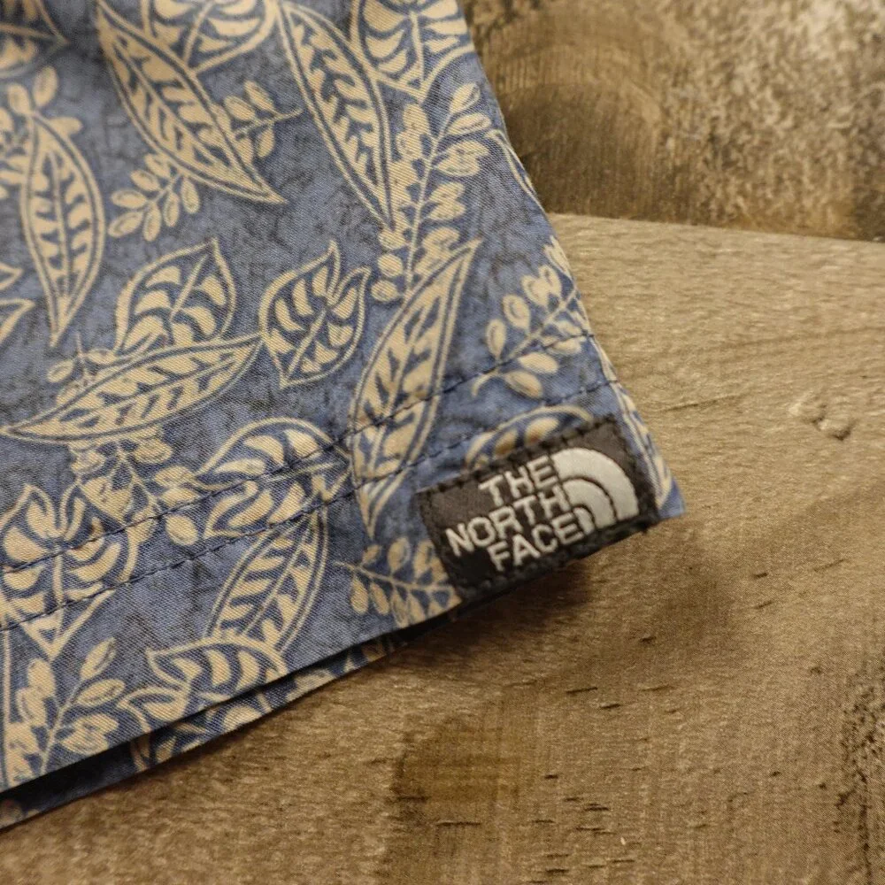 The North Face button down shirt men's‎ large leaf print lightweight